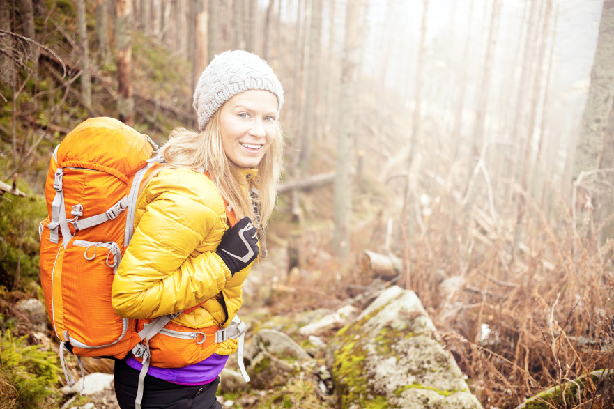 taiskasvanutele-bigstock-Woman-Hiking-In-Autumn-Forest-65570398-edit-881x587
